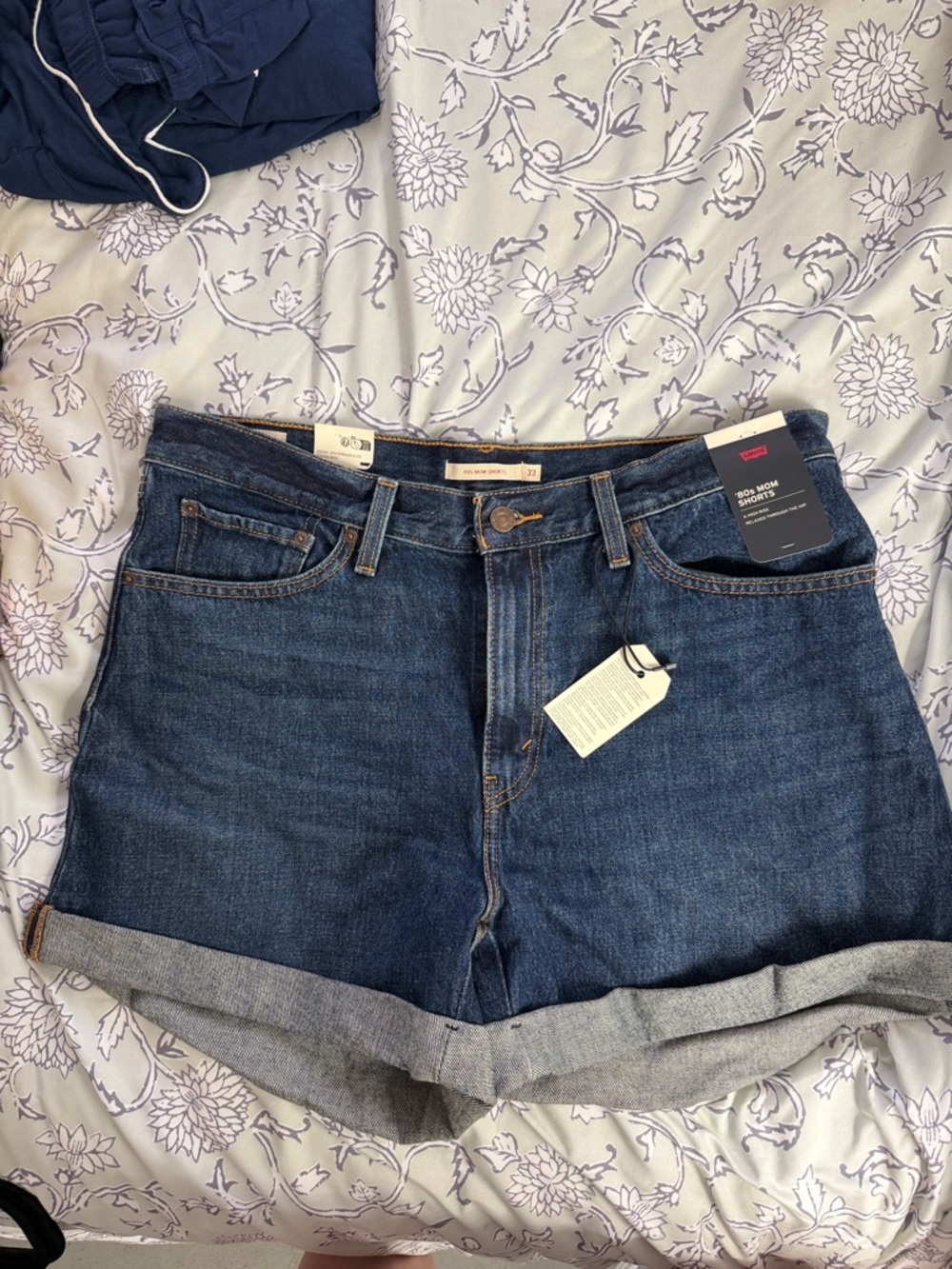 Levi’s 80’s rolled high waist mom shorts